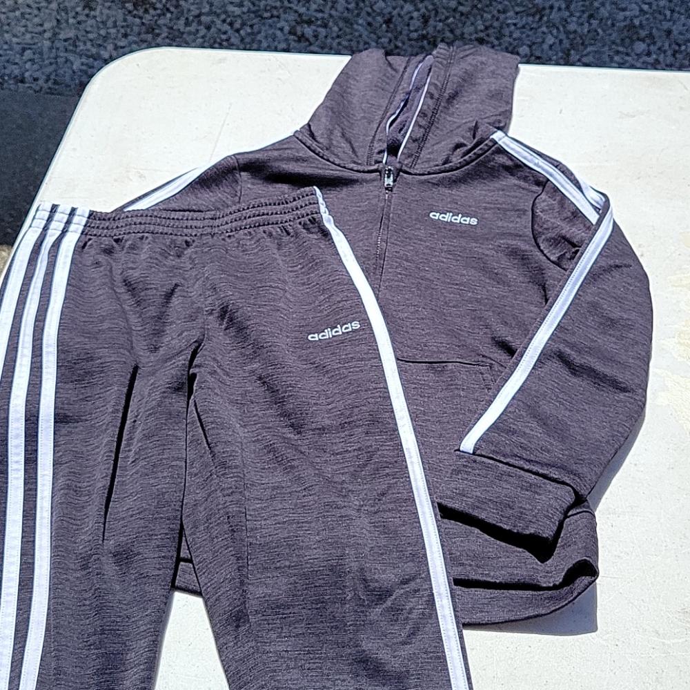 Boys Adidas tracksuit sz 6